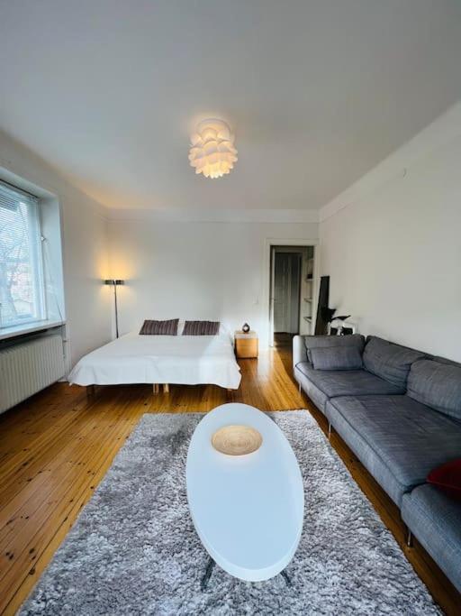 Entire Apartment Ville de Stockholm Extérieur photo