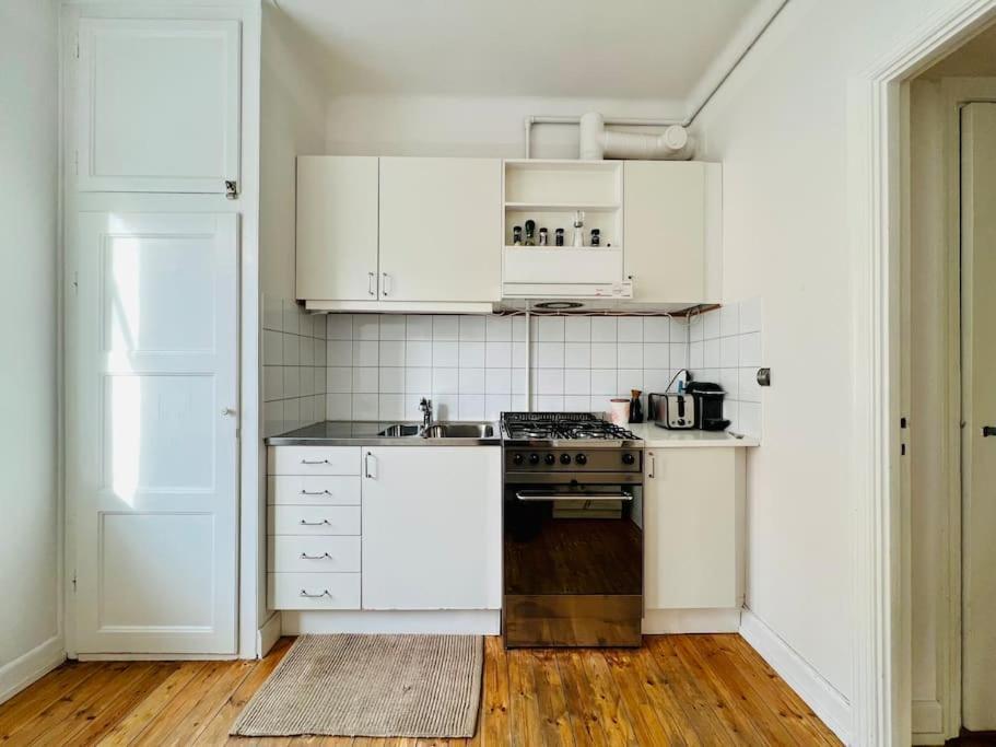 Entire Apartment Ville de Stockholm Extérieur photo