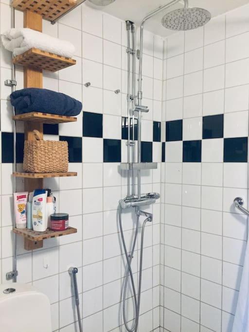 Entire Apartment Ville de Stockholm Extérieur photo