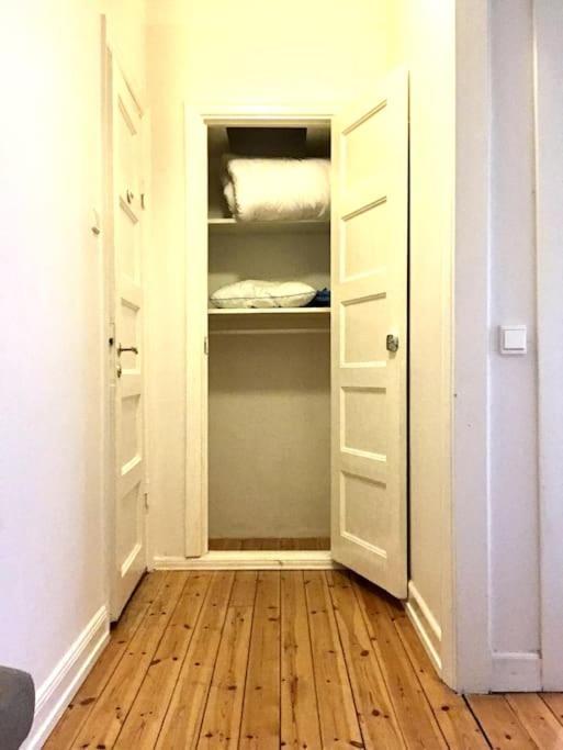 Entire Apartment Ville de Stockholm Extérieur photo