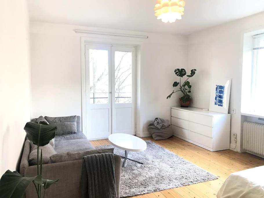 Entire Apartment Ville de Stockholm Extérieur photo