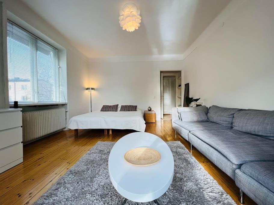 Entire Apartment Ville de Stockholm Extérieur photo